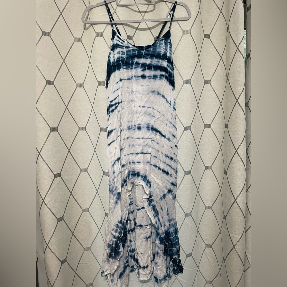 NWT Brand of dress is Raviya, size Medium, color white & blue tie-die
